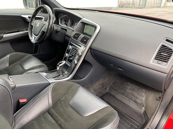 Volvo XC60 13 of 28