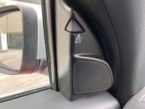 Volvo XC60 23 of 28