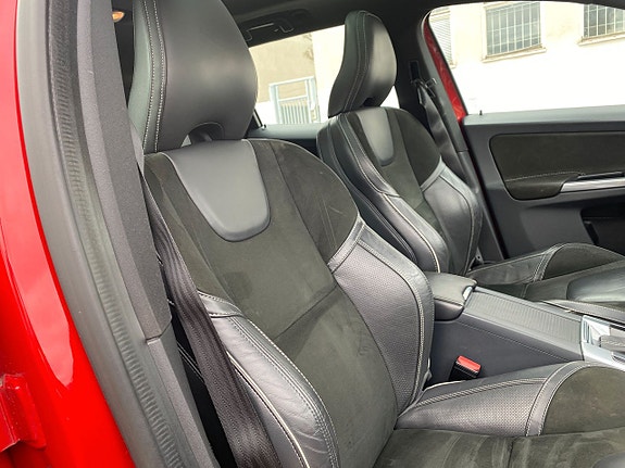 Volvo XC60 15 of 28