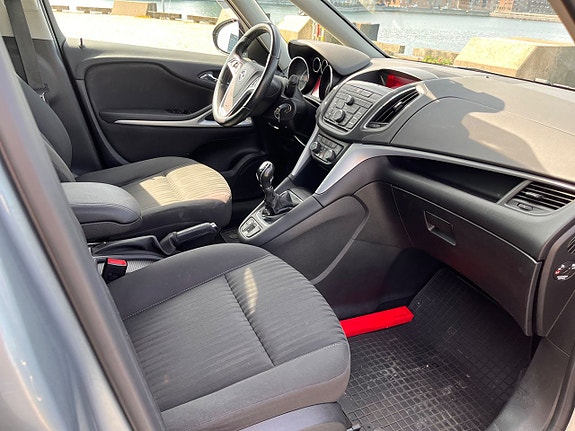 Opel Zafira Tourer 7 of 9
