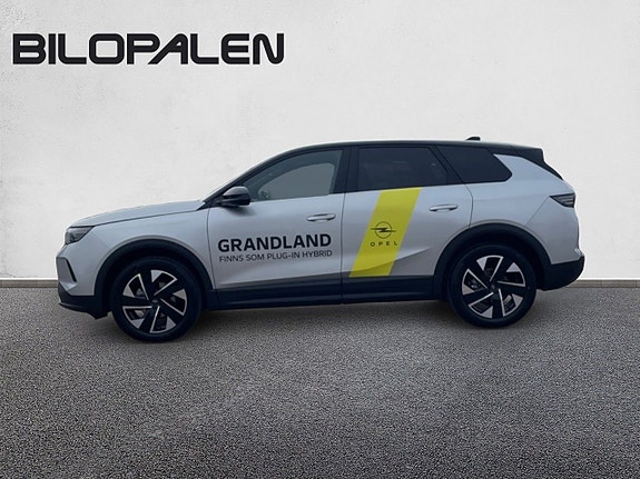 Opel Grandland 2 of 4
