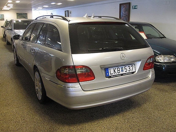 Mercedes-Benz E280 5 of 5