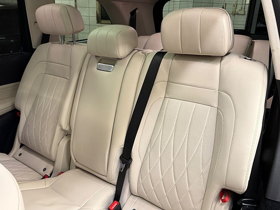 Mercedes-Benz GLS63 14 of 18