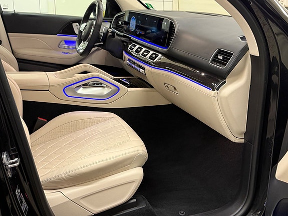 Mercedes-Benz GLS63 17 of 18