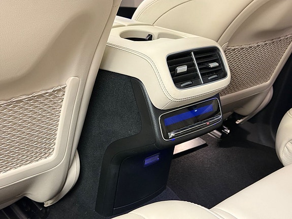 Mercedes-Benz GLS63 13 of 18
