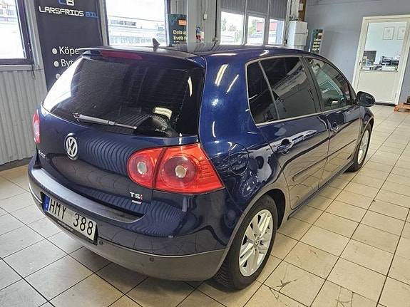 Volkswagen Golf V 2 of 14