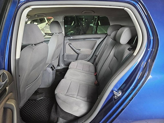 Volkswagen Golf V 9 of 14