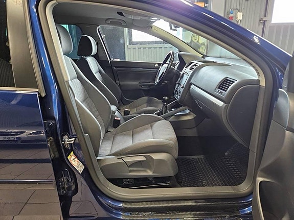 Volkswagen Golf V 14 of 14