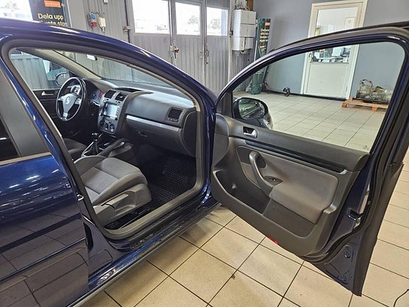 Volkswagen Golf V 13 of 14