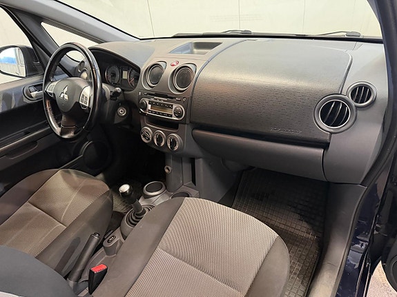 Mitsubishi Colt 8 of 10