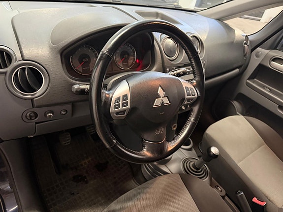 Mitsubishi Colt 9 of 10