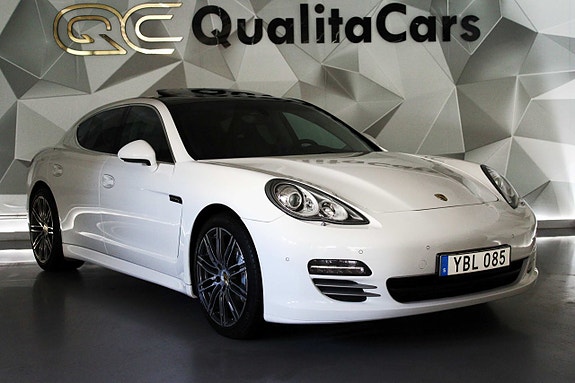 Porsche Panamera 4S 2 of 5