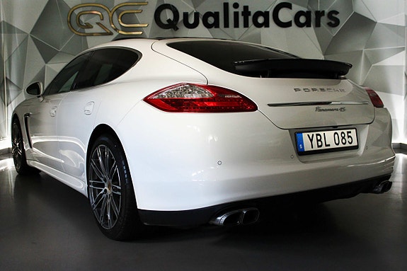 Porsche Panamera 4S 10 of 27