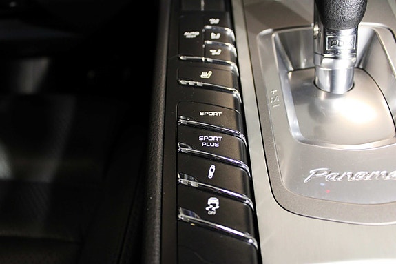 Porsche Panamera 4S 20 of 27