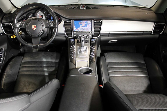 Porsche Panamera 4S 11 of 27
