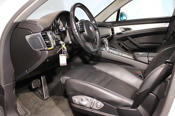 Porsche Panamera 4S 12 of 27