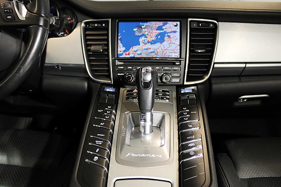 Porsche Panamera 4S 19 of 27