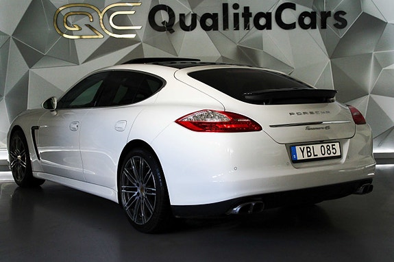 Porsche Panamera 4S 3 of 5