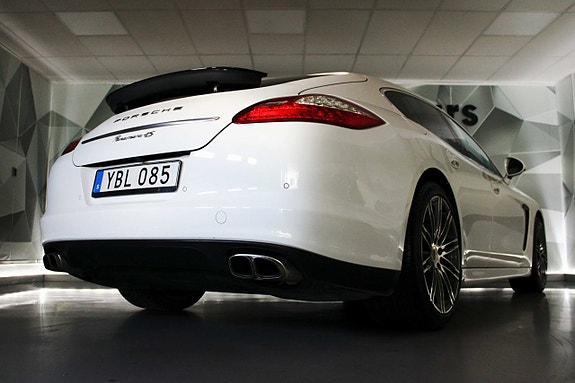 Porsche Panamera 4S 8 of 27