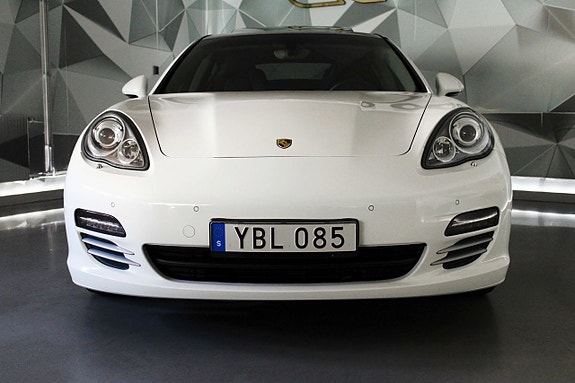 Porsche Panamera 4S 9 of 27