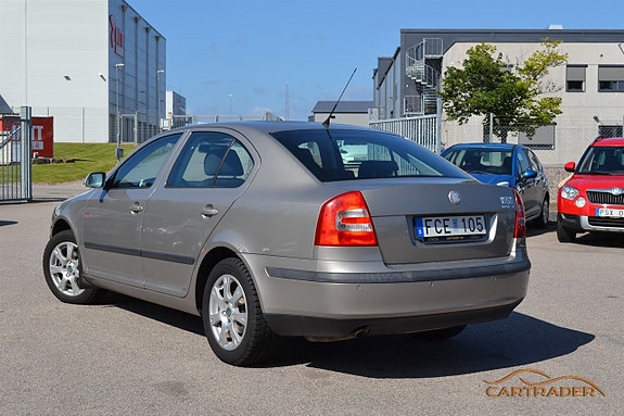 Skoda Octavia 2 of 5