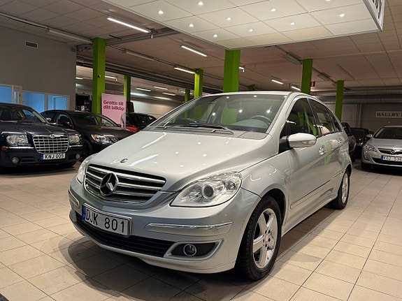 Mercedes-Benz B170 3 of 5