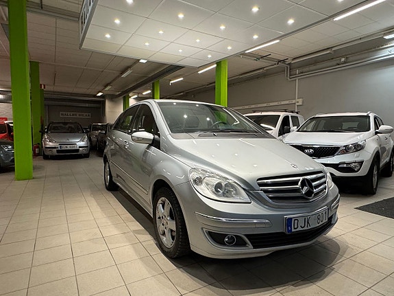 Mercedes-Benz B170 4 of 5