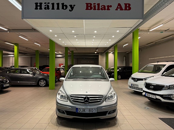 Mercedes-Benz B170 2 of 5