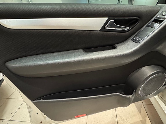 Mercedes-Benz B170 7 of 11