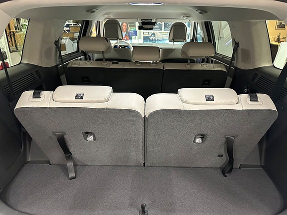 Hyundai Santa Fe 17 of 17