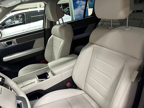 Hyundai Santa Fe 13 of 17