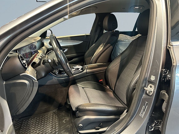Mercedes-Benz E300 de 13 of 19
