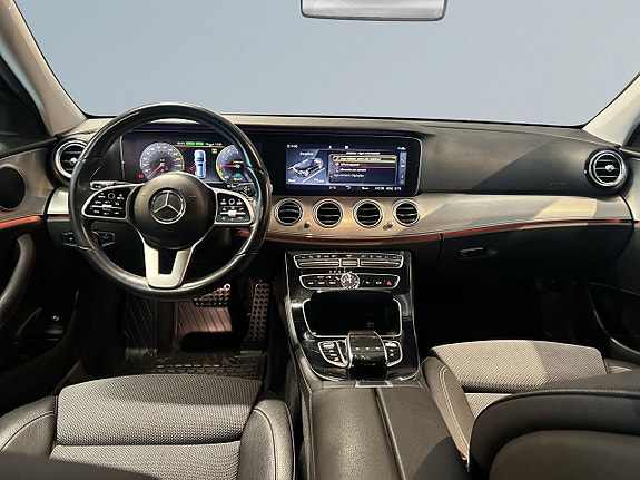 Mercedes-Benz E300 de 8 of 19