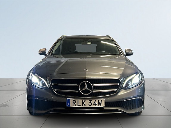 Mercedes-Benz E300 de 2 of 19