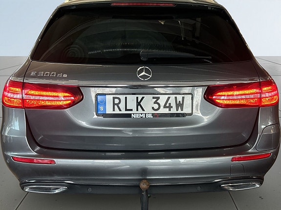 Mercedes-Benz E300 de 12 of 19