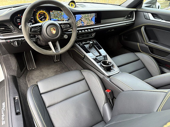 Porsche 911 4 of 5
