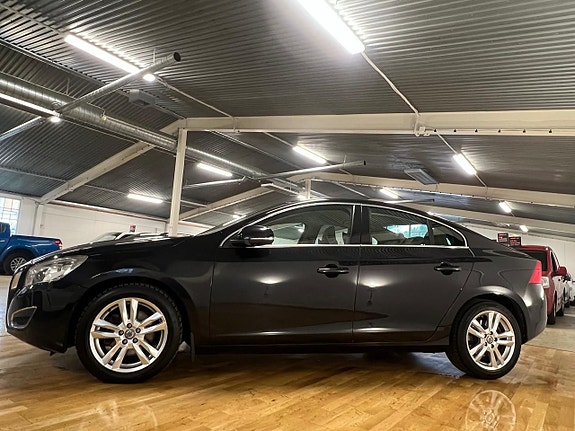 Volvo S60 3 of 5