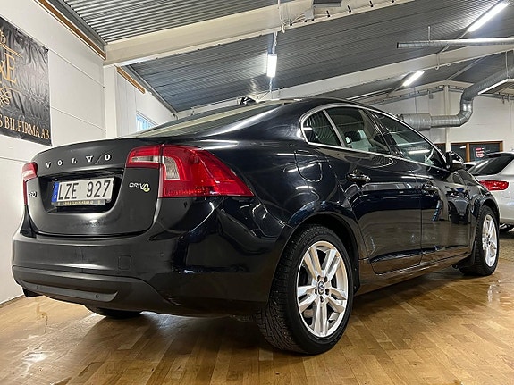 Volvo S60 4 of 5