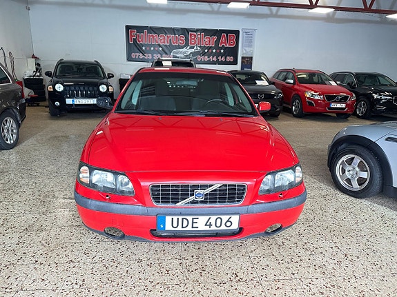 Volvo S60 2 of 5