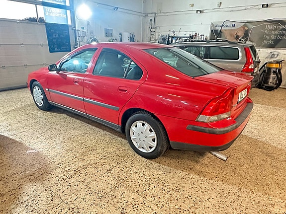 Volvo S60 4 of 5