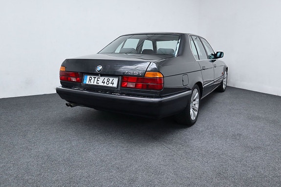 BMW 735i 5 of 5