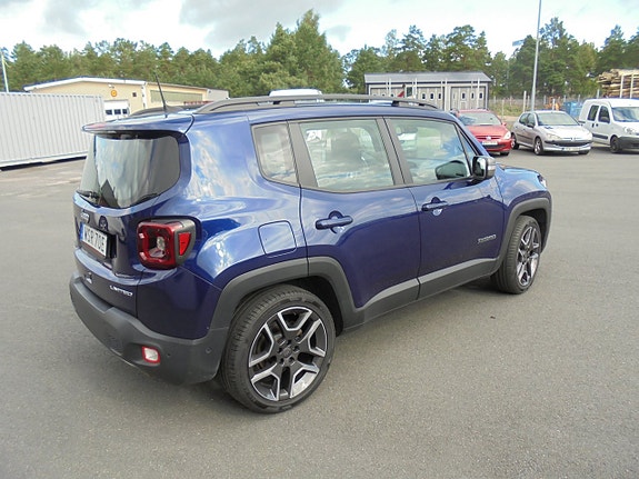 Jeep Renegade 12 of 15