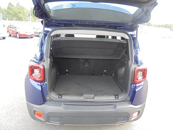 Jeep Renegade 15 of 15