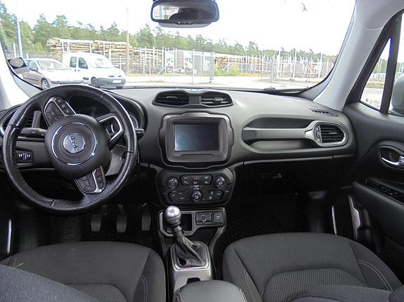 Jeep Renegade 7 of 15