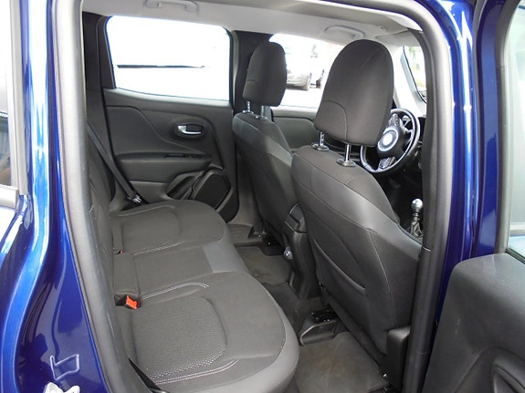 Jeep Renegade 5 of 5