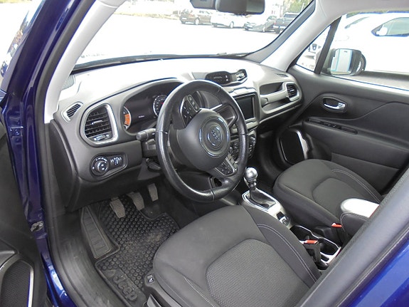 Jeep Renegade 6 of 15
