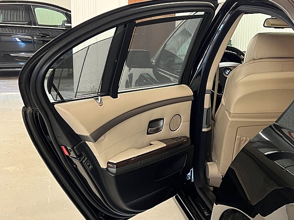 BMW 750iL 13 of 22