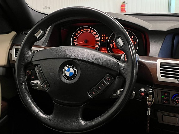 BMW 750iL 19 of 22