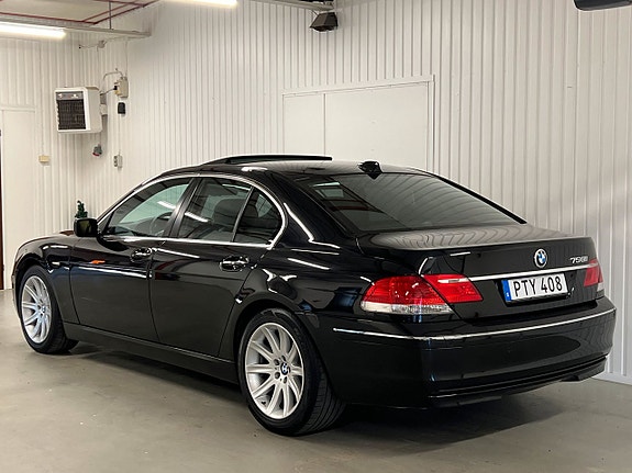 BMW 750iL 2 of 5