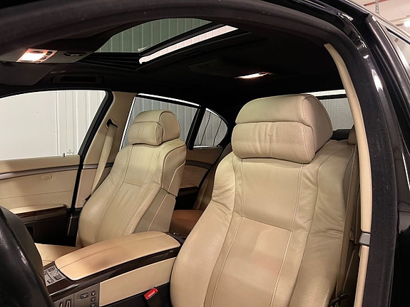 BMW 750iL 10 of 22